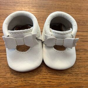 FRESHLY PICKED BOW MOCC- SIZE 1- WHITE